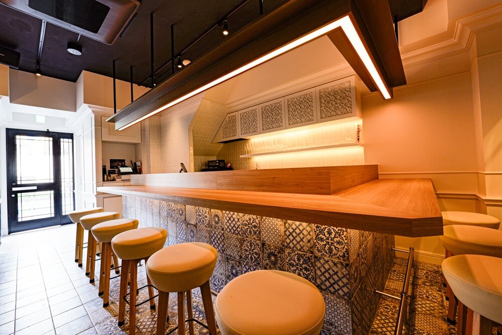 Wine Bar Maison Raisin inside